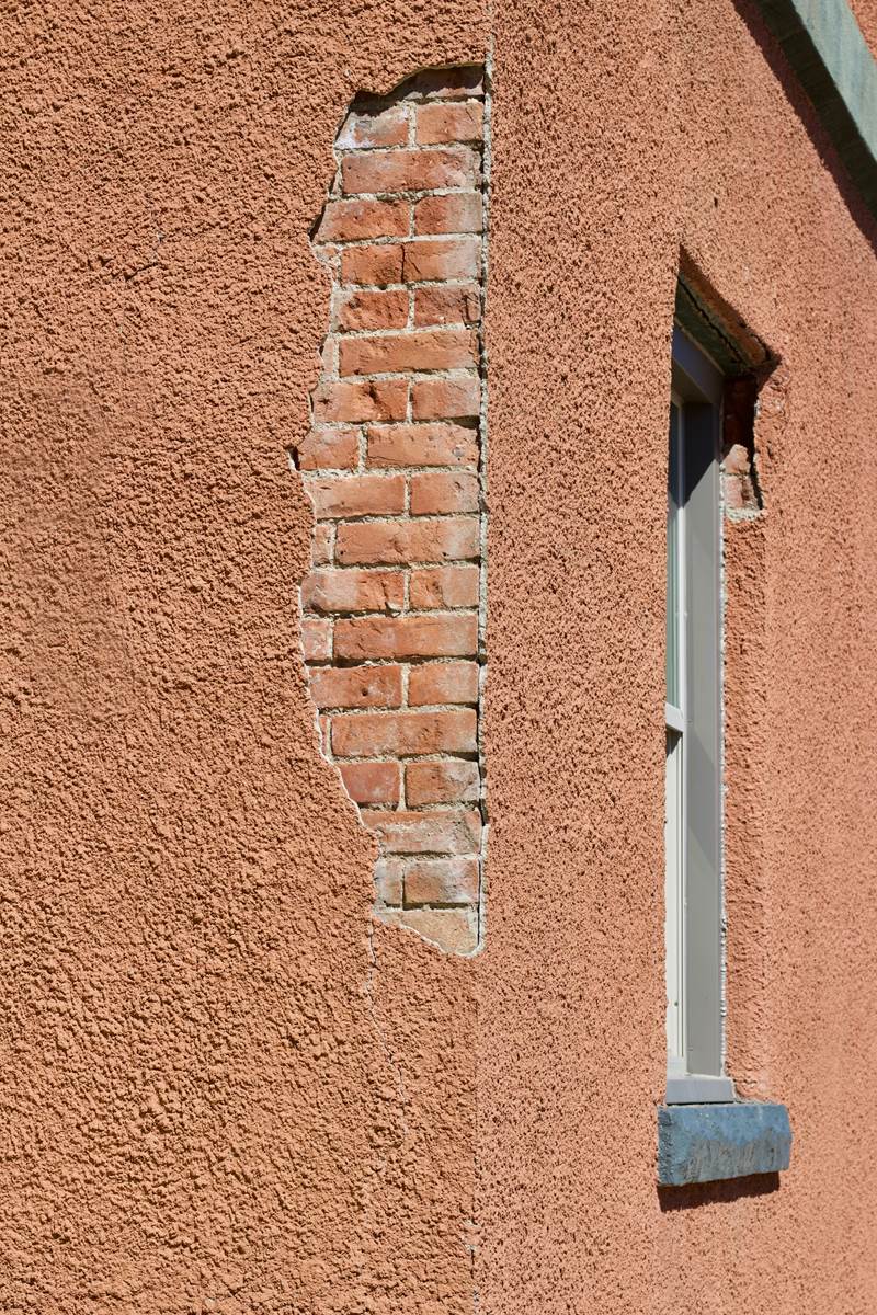 Should You Hire A Contractor Or Do Stucco Repair Yourself?